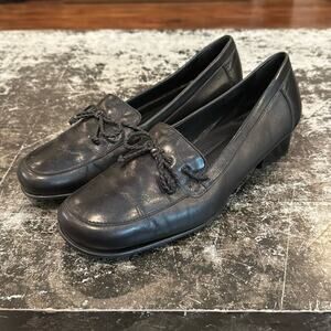 Trotters Black Leather Tassle Loafers Size 10